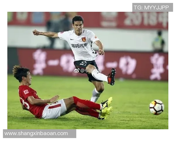 广州富力迎战河北华夏幸福争夺中超联赛关键三分之战 广州富力迎战河北华夏幸福争夺中超联赛关键三分之战